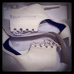 Shoedazzle 4-1/2 inch White Lace Up Sandals